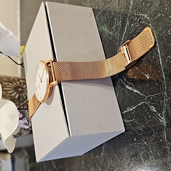 Forge & Foster London Women's Gold Classic Edition Watch NIB - Picture 9 of 9